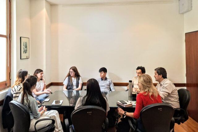 De la FCE al Mundo: Relatos de una experiencia transformadora
