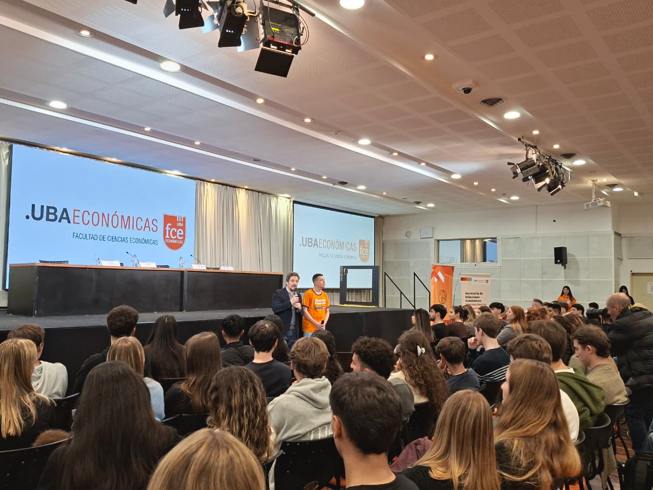 Bienvenida a estudiantes internacionales